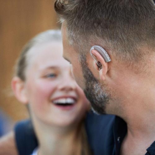 Audífonos con auricular detrás de la oreja Audifonos Gran Via Bilbao